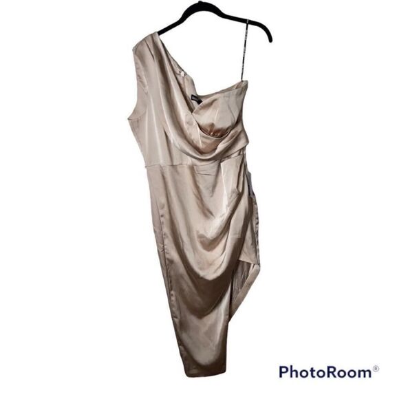 Lavish Alice NWT ONE-SHOULDER FAUX WRAP DRESS IN CHAMPAGNE Size 2 - Picture 6 of 9